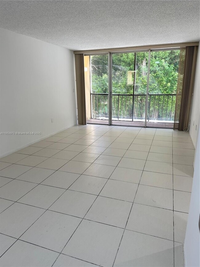 Building Photo - 8810 Fontainebleau Blvd