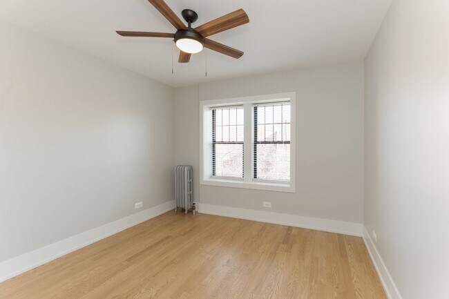 Building Photo - 2625 W Berwyn Ave