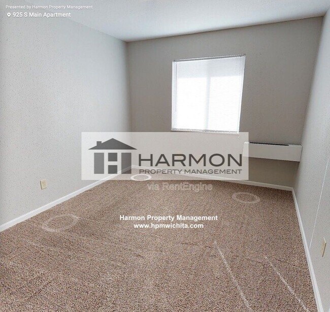 Building Photo - 925 S Main St