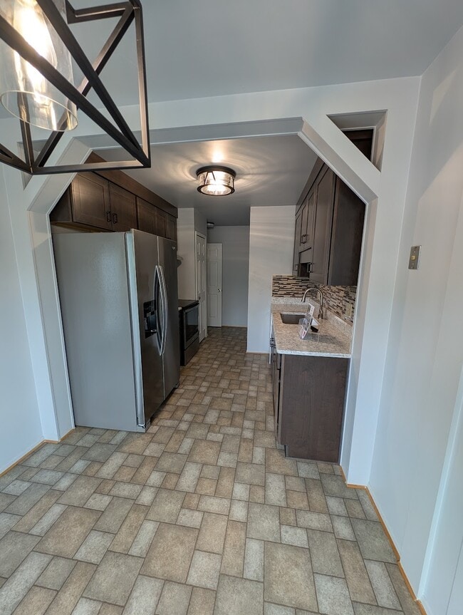 Building Photo - 38928 Country Cir