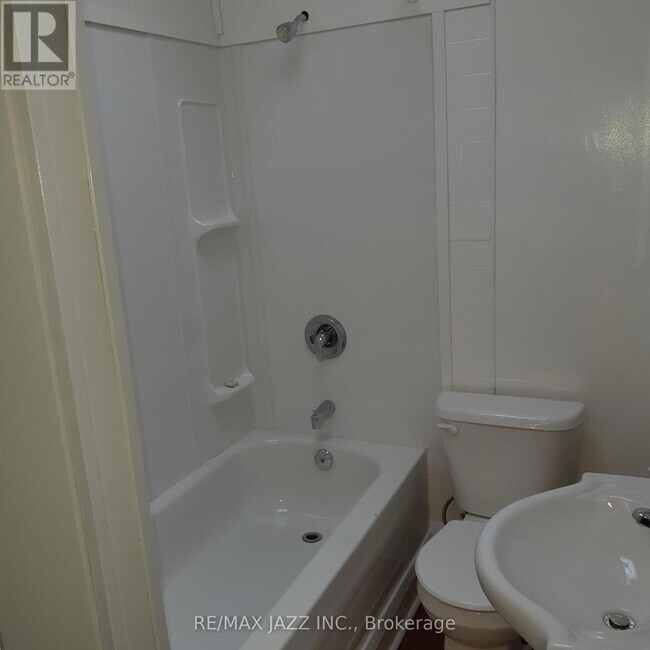 Photo du bâtiment - 532 Simcoe St S