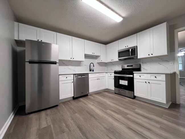 Building Photo - 4009 Hawthorne Cir