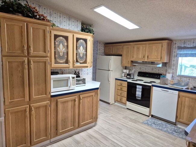 Kitchen - 4995 Spiral Way