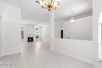 Building Photo - 1722 Branch Vine Dr W