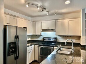 Building Photo - 3306 Selwyn Farms Ln