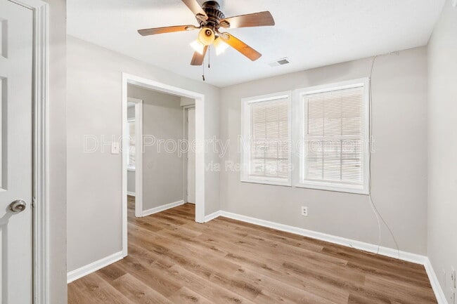 Building Photo - 1435 Lynford Dr SW