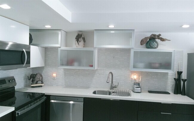 Building Photo - 307 Saxony Dr