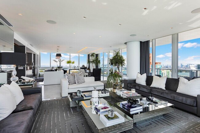 Foto del edificio - 100 South Pointe Dr