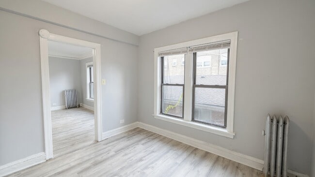 Building Photo - 6948 N Ashland Ave