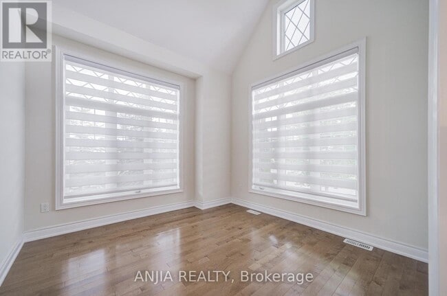 Photo du bâtiment - 68 Oliver Emmerson Ave