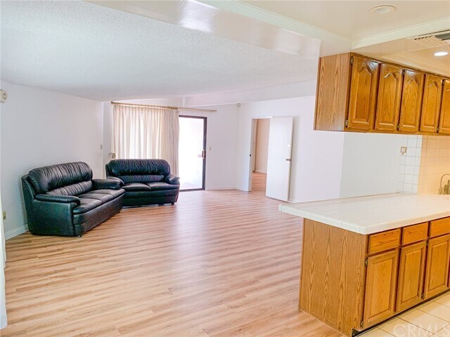 Foto del edificio - 5745 Primrose Ave