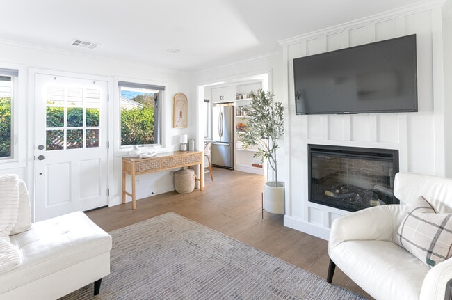 Photo - 8418 Glider Ave House