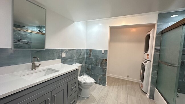 Building Photo - 5848 N Whipple St