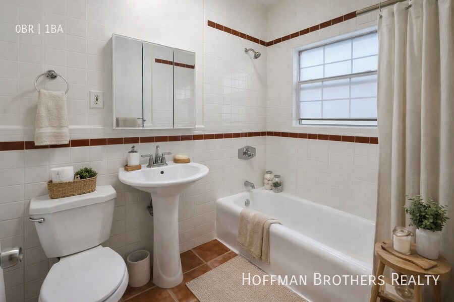 Foto del edificio - 1317 N Bronson Ave