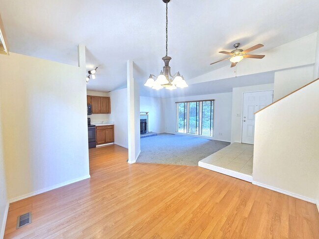 Building Photo - $2,595 - 4 Bed / 2 Bath Beautiful Home in Indian Trail