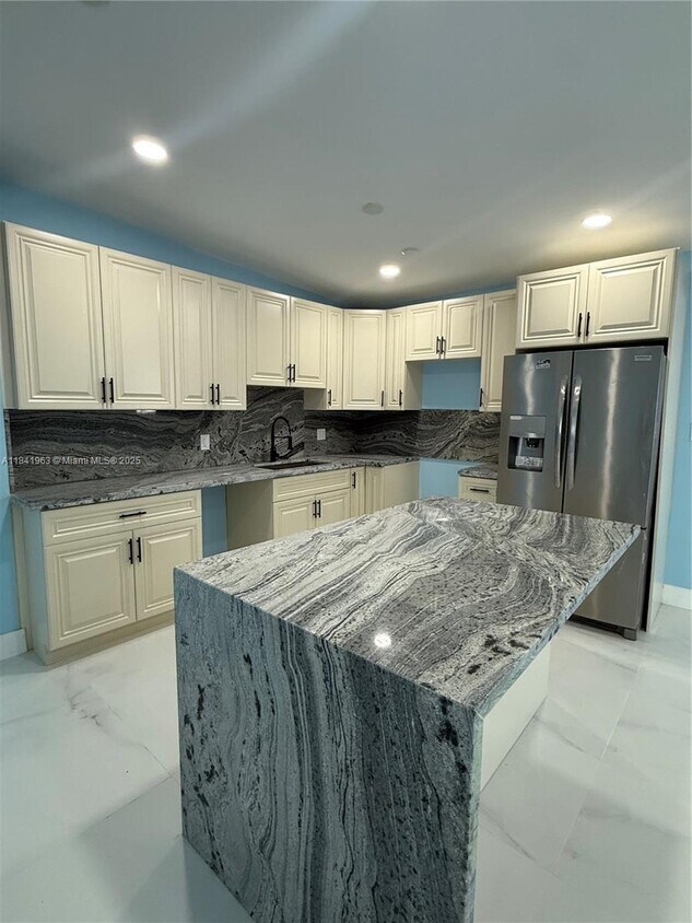 Foto principal - 530 NW 116th Terrace