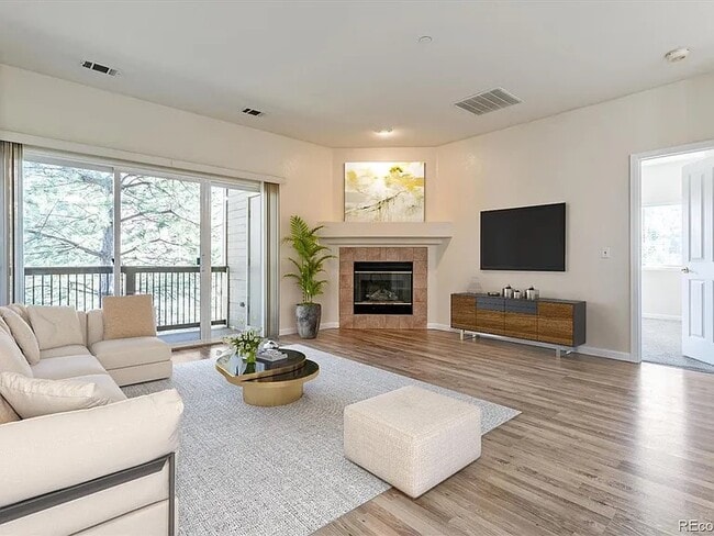 Building Photo - 7459 S Alkire St