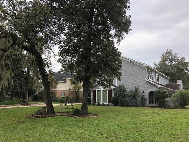 Foto del edificio - 614 Brook Hollow Dr