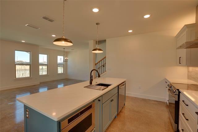 Building Photo - 300 Red Bird Ln