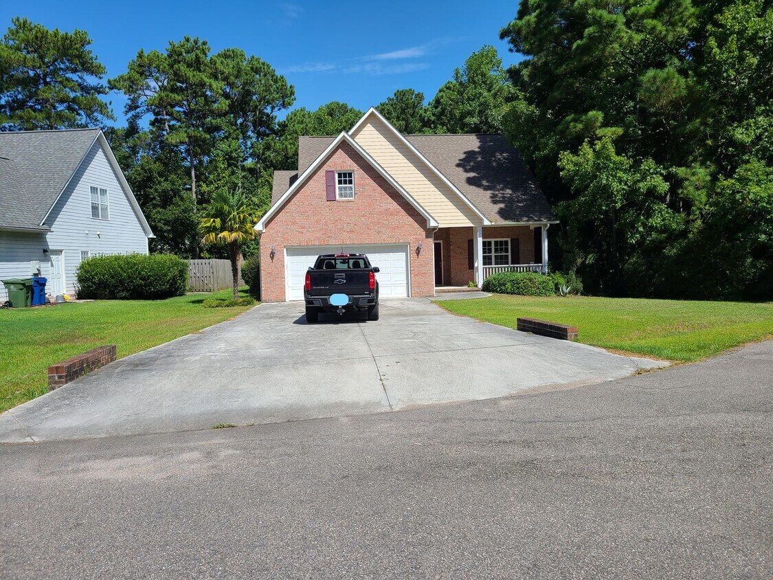 Foto principal - 3 Bedroom, 2 bath home in North Shore Comm...