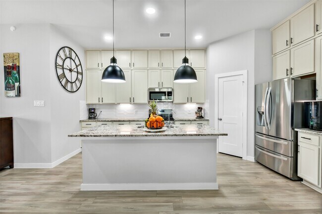 Foto del edificio - 26268 Astral Wy