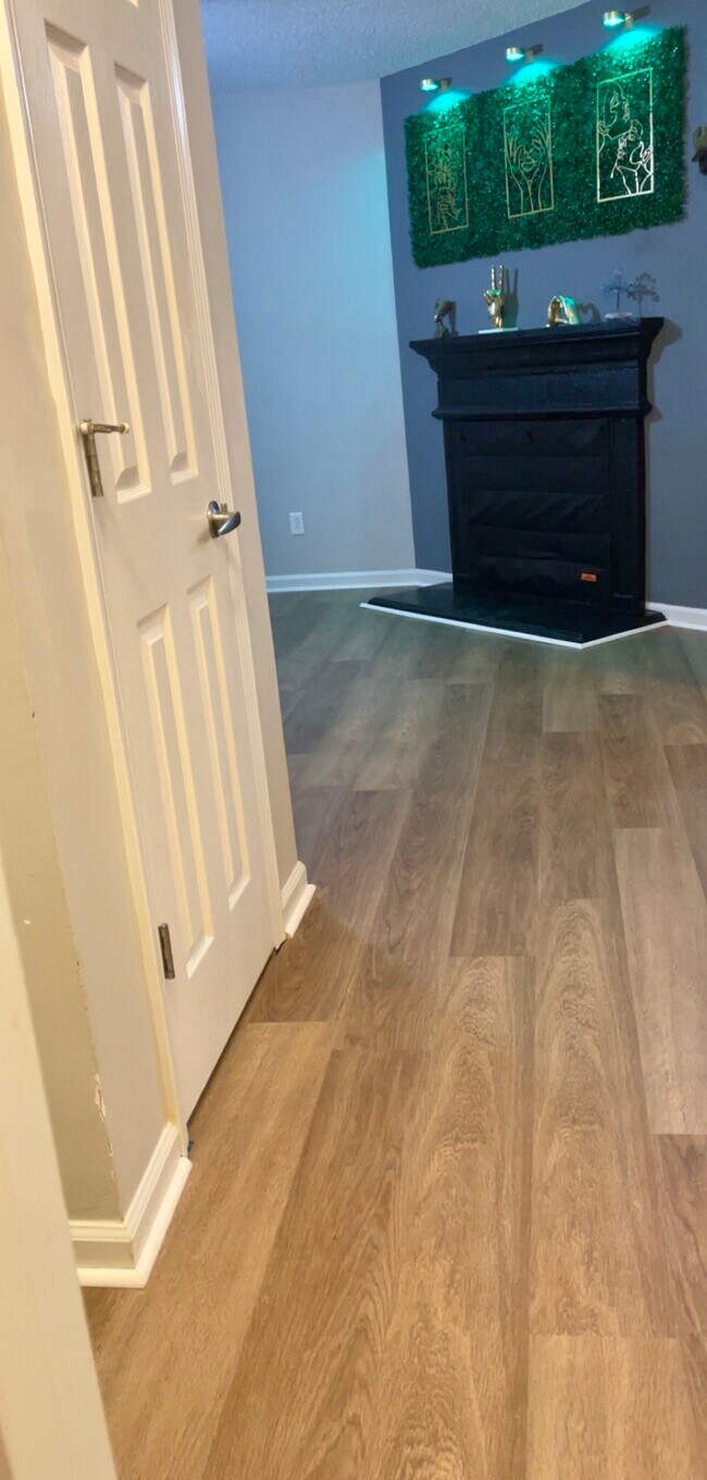 Foto del edificio - 6928 Mahonia Pl