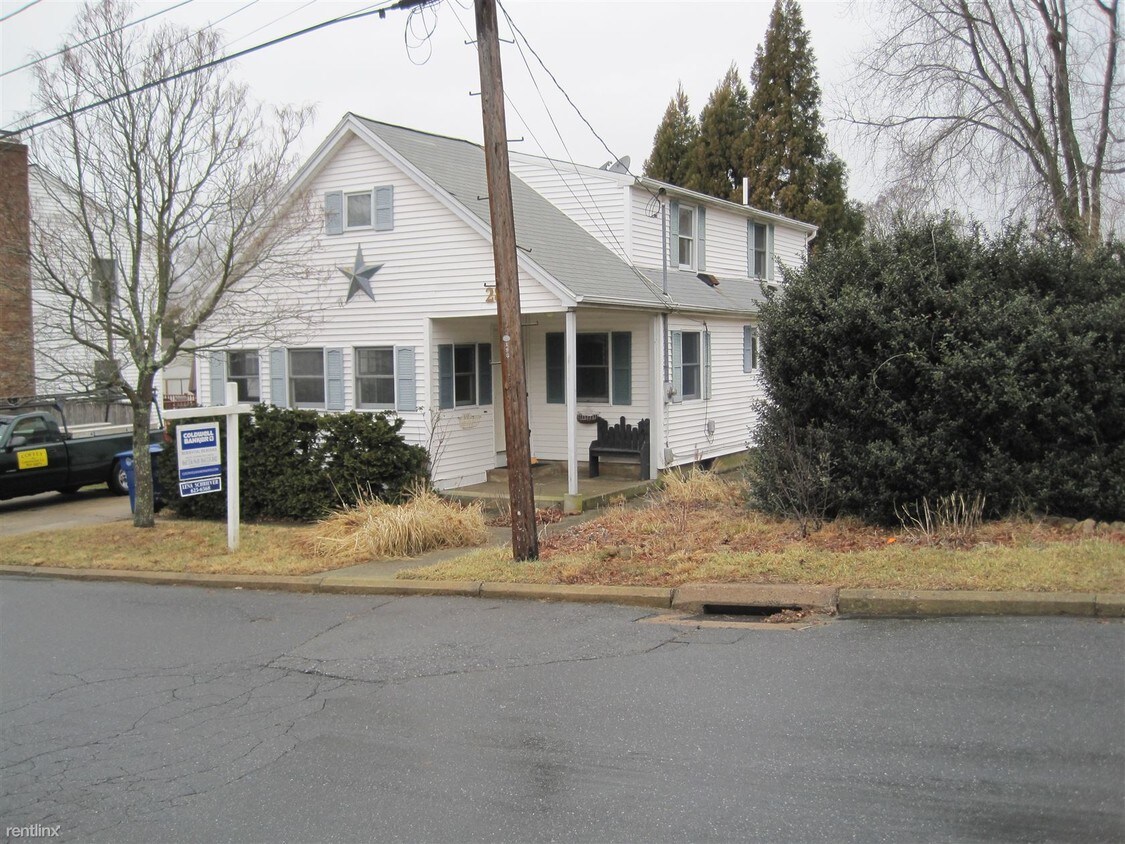 28 4th Ave, Waterford, CT 06385 House Rental in Waterford, CT