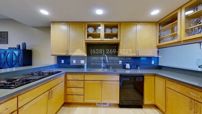 Foto del edificio - 734 1st St S