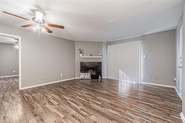 Foto del edificio - 300 W Wintergreen Rd