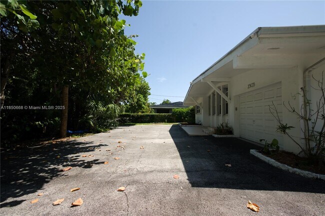 Foto del edificio - 2305 N Ocean Blvd