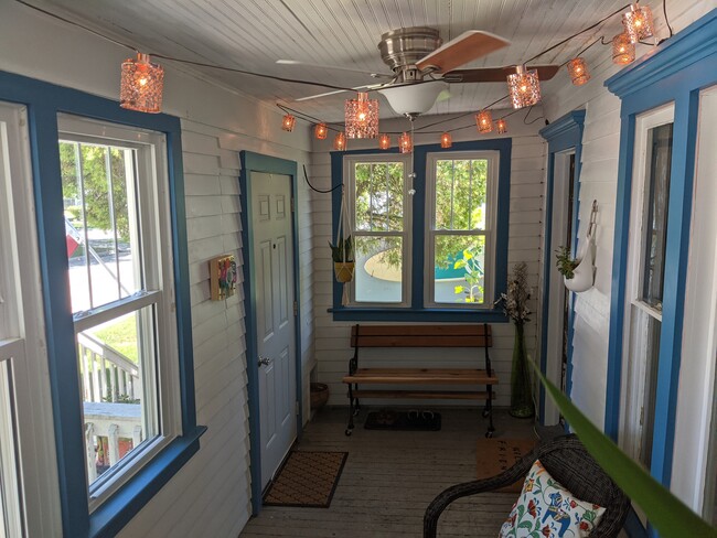 Front Porch - 814 Jones St