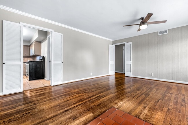 Building Photo - 704 Downing Dr