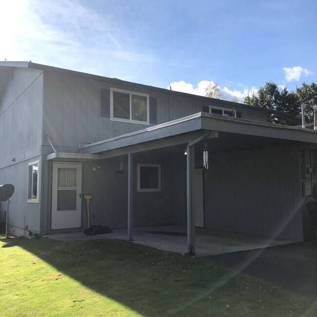 Building Photo - R115