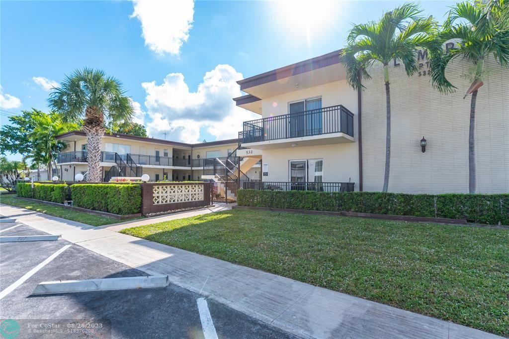 532 S Crescent Dr Unit 106, Hollywood, FL 33021 Room for Rent in