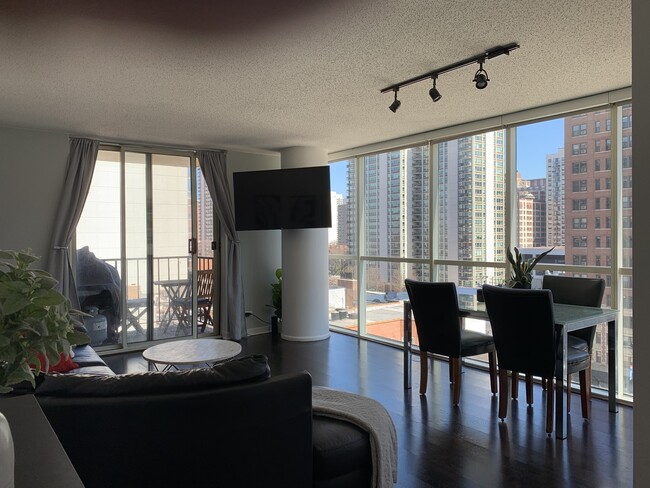 Foto del edificio - 1212 N LaSalle Dr