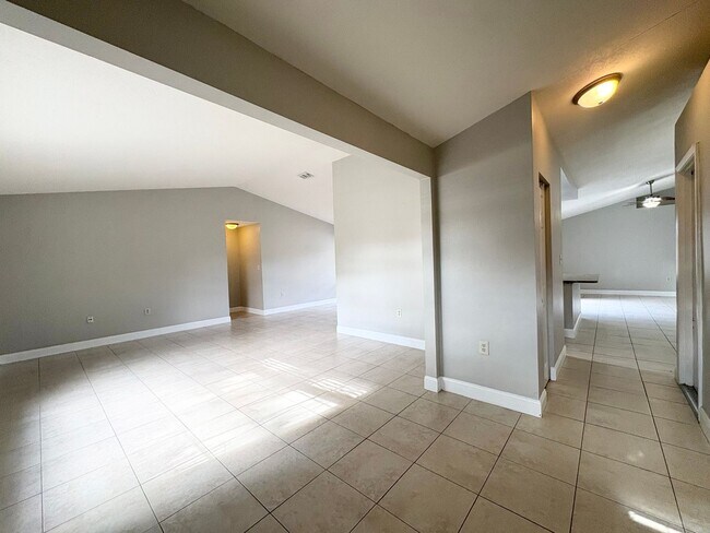 Foto del edificio - 4B/2B Home in Oviedo ~ Carpet Free ~ Top Rated Schools