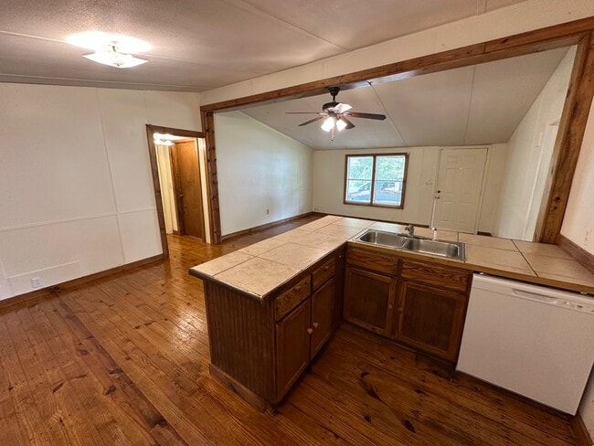 Foto del edificio - 9910 Farris Loop