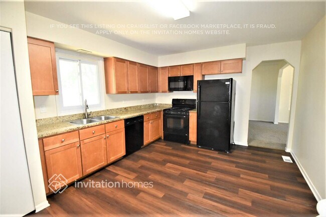 Foto del edificio - 22830 Lakeshore Dr