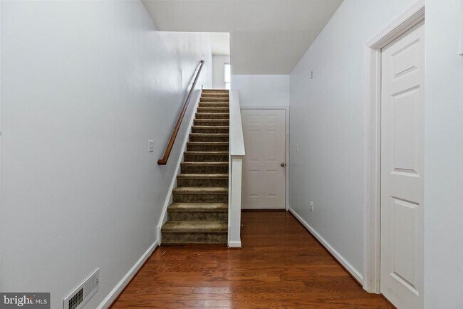 Building Photo - 1367 Parish Ave