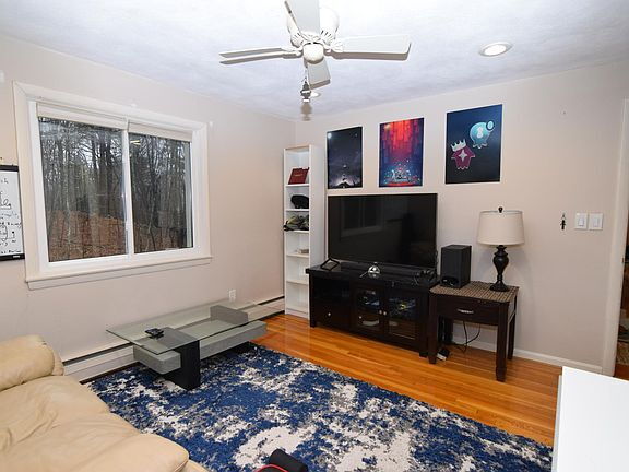 Foto del edificio - 63 Lionel Ave