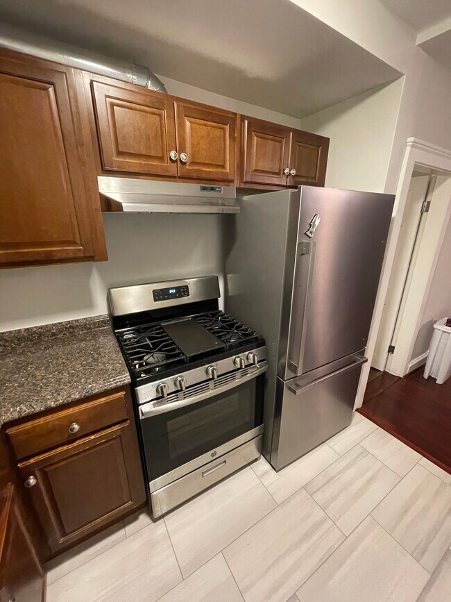 Kitchen - 949 Mineral Spring Ave