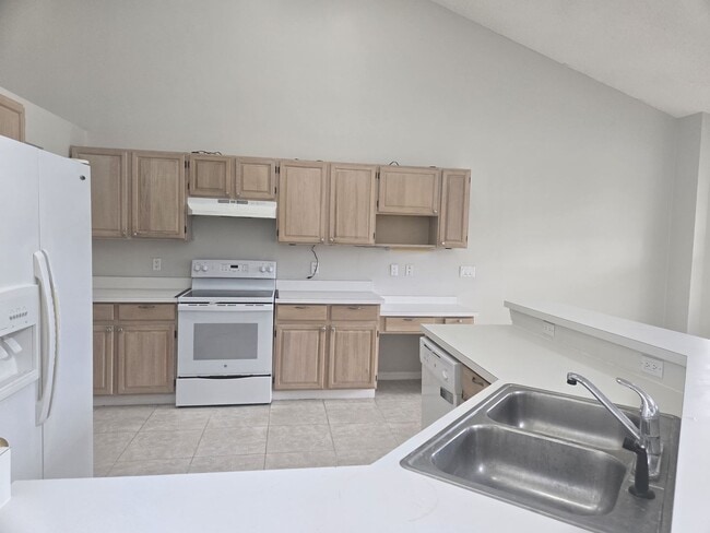 Building Photo - Deerfield - Spacious Home