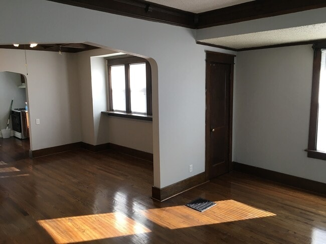 Foto del edificio - Available now!  517 S. 35th St.  4 Bedroom, 2 Bath Great Midtown location, 1 car garage.