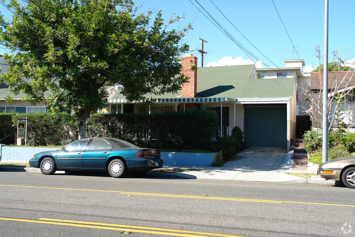 Building Photo - 1303 E Wilson Ave