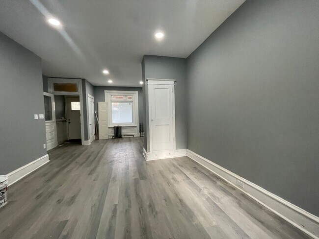 Building Photo - 30 N 56th St