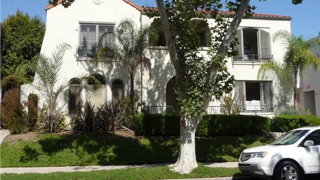 Building Photo - 164 N Sycamore Ave