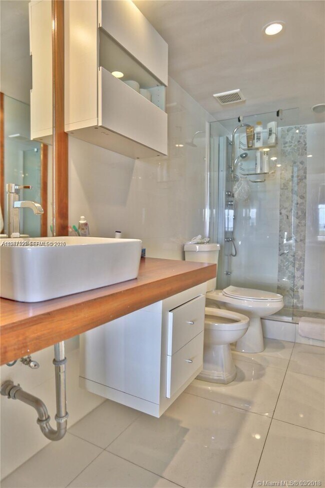 Building Photo - 5555 Collins Ave