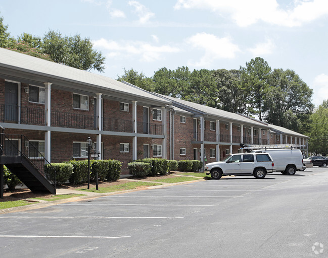 Building Photo - Westhampton Court Apartment Homes