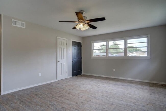 Building Photo - Beautiful Home Completely Remodeled Throug...