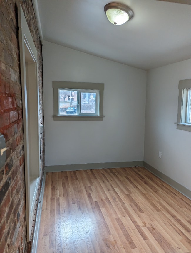 Building Photo - 625 S Union Ave